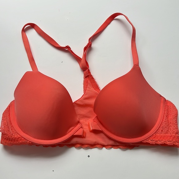 Like new!Set of 3 bras - 💥💥💥 - Picture 12 of 17